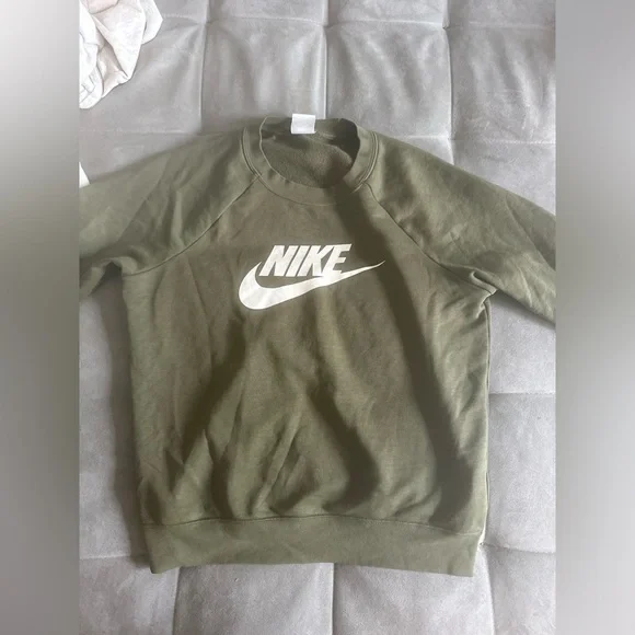 Nike long sleeve sweater , olive green size small , great condition - Picture 1 of 1